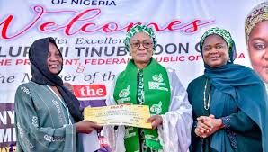 First Lady empowers 500 Plateau women traders with grants
