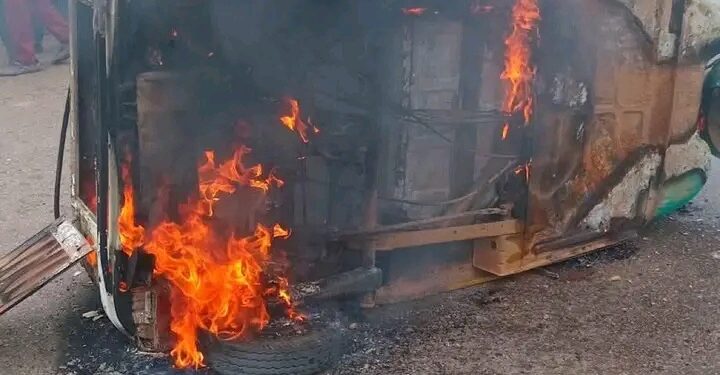 Angry youths burn suspected phone thieves’ tricycles in Jos
