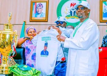 Nasarawa Amazons, Nasarawa Utd get buses, cash after FA Cup triumph